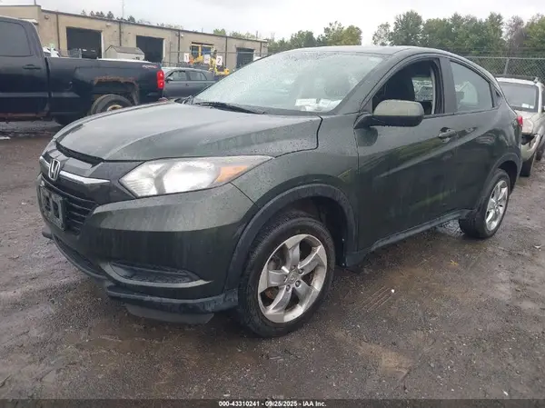 3CZRU6H38HG700654 2017 HONDA HR-V - Image 2