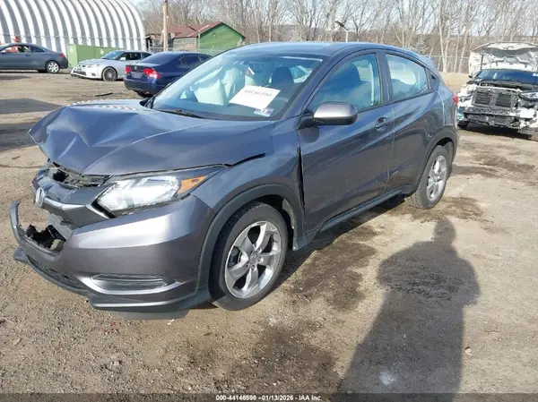 3CZRU6H38HG701643 2017 HONDA HR-V - Image 2