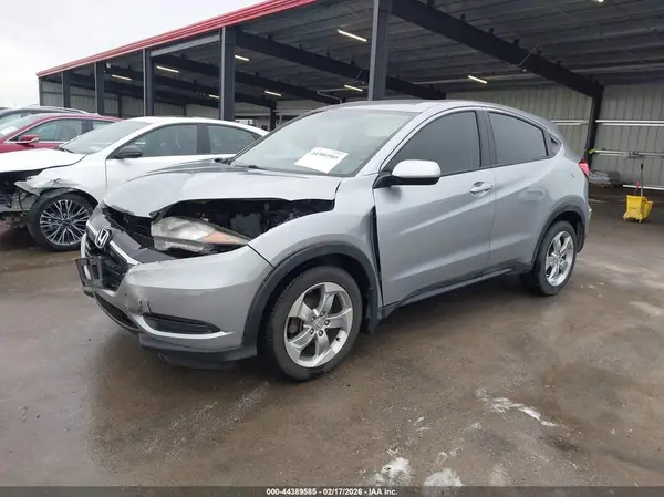 3CZRU6H38HG704168 2017 HONDA HR-V - Image 2