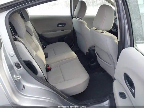 3CZRU6H38HG707202 2017 HONDA HR-V - Image 8