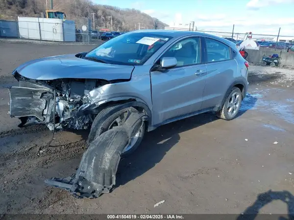 3CZRU6H38HG709077 2017 HONDA HR-V - Image 2