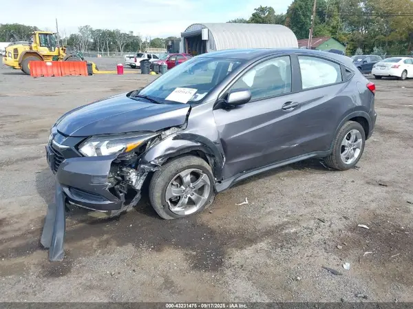 3CZRU6H38HM702678 2017 HONDA HR-V - Image 2