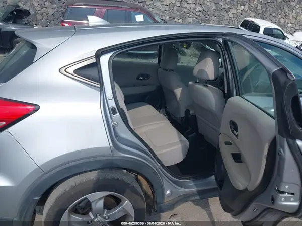 3CZRU6H38JG701745 2018 HONDA HR-V - Image 8