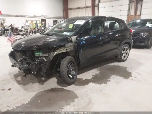 3CZRU6H38JG710252 2018 HONDA HR-V - Image 2