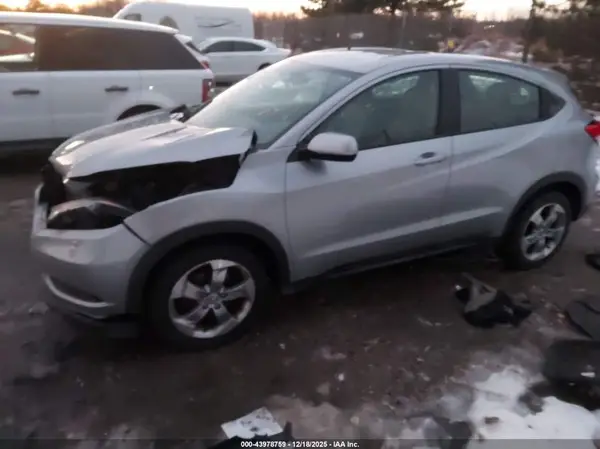 3CZRU6H38JG711580 2018 HONDA HR-V - Image 2