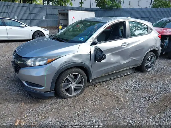 3CZRU6H38JG715743 2018 HONDA HR-V - Image 2