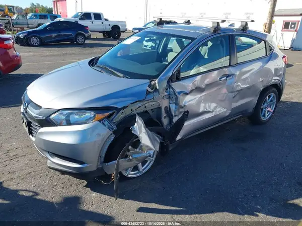 3CZRU6H38JG716570 2018 HONDA HR-V - Image 2