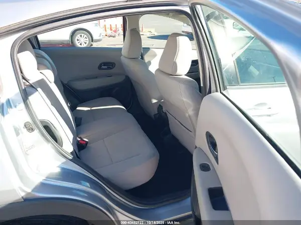 3CZRU6H38JG716570 2018 HONDA HR-V - Image 8