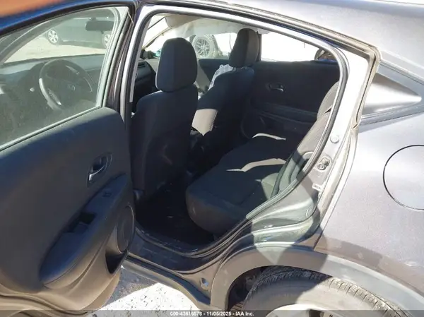 3CZRU6H38JG721171 2018 HONDA HR-V - Image 8