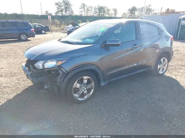 3CZRU6H38JG722322 2018 HONDA HR-V - Image 2