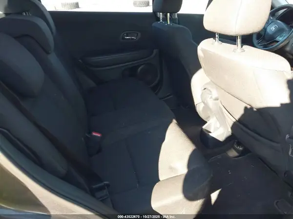 3CZRU6H38JG722322 2018 HONDA HR-V - Image 8