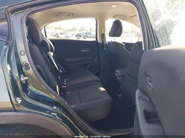 3CZRU6H39HG702302 2017 HONDA HR-V - Image 8