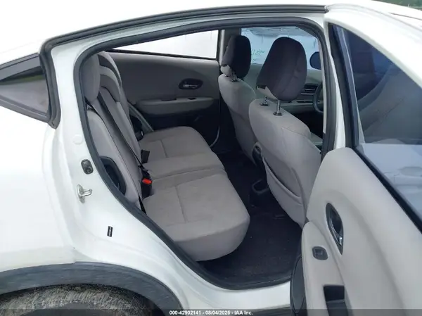 3CZRU6H39HM702494 2017 HONDA HR-V - Image 8