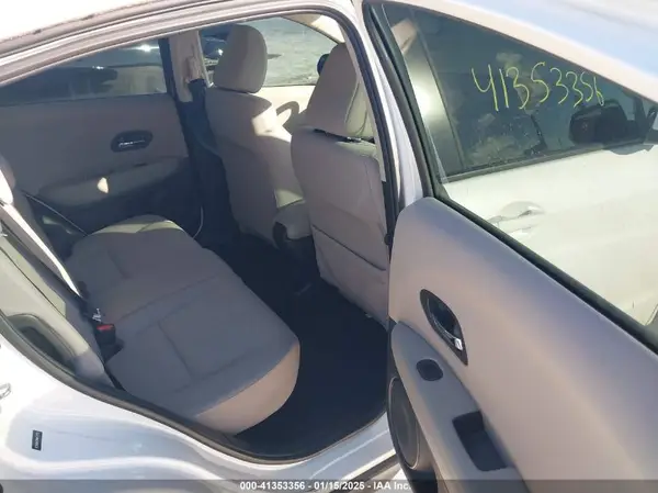 3CZRU6H39HM712152 2017 HONDA HR-V - Image 8