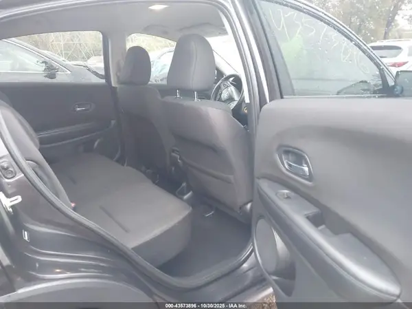 3CZRU6H39JG702368 2018 HONDA HR-V - Image 8