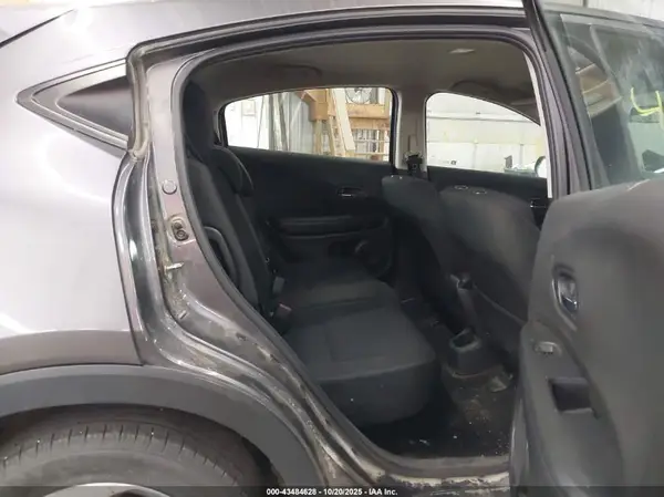 3CZRU6H39JG720045 2018 HONDA HR-V - Image 8