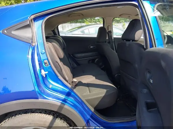 3CZRU6H39JG729165 2018 HONDA HR-V - Image 8