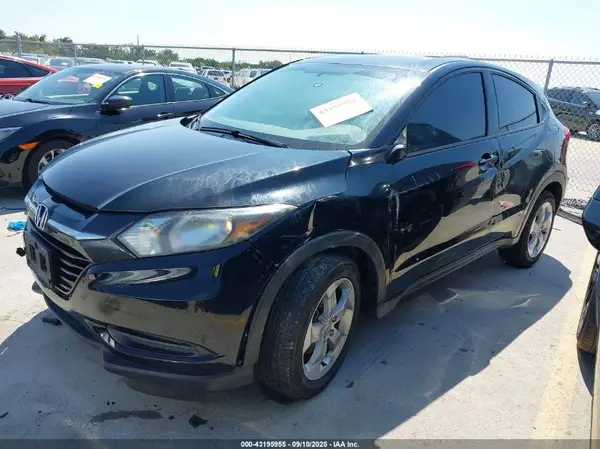 3CZRU6H39JG729361 2018 HONDA HR-V - Image 2