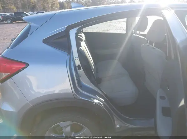 3CZRU6H39KG729698 2019 HONDA HR-V - Image 8