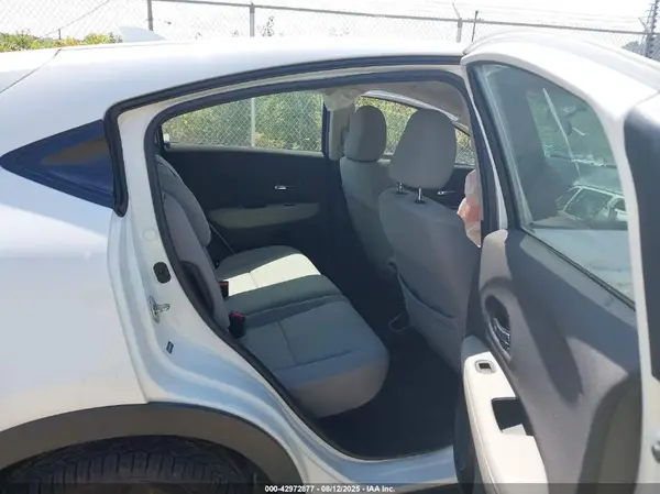 3CZRU6H39KM703619 2019 HONDA HR-V - Image 8