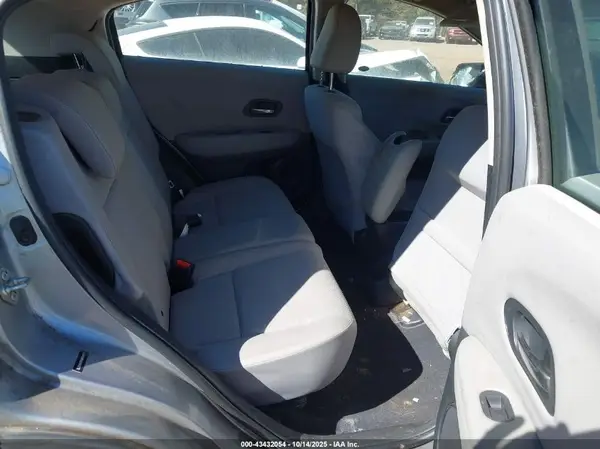 3CZRU6H3XHM704917 2017 HONDA HR-V - Image 8