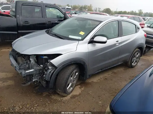 3CZRU6H3XJG704615 2018 HONDA HR-V - Image 2