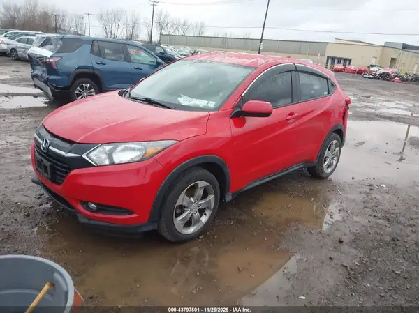 3CZRU6H3XJG708244 2018 HONDA HR-V - Image 2