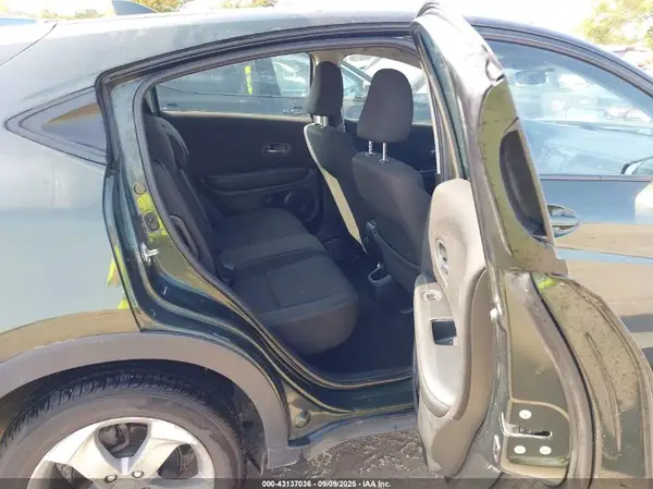 3CZRU6H3XJG717252 2018 HONDA HR-V - Image 8
