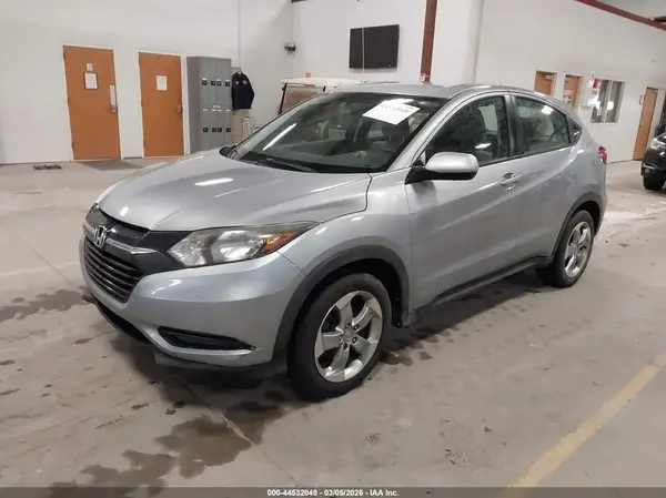 3CZRU6H3XJG717588 2018 HONDA HR-V - Image 2
