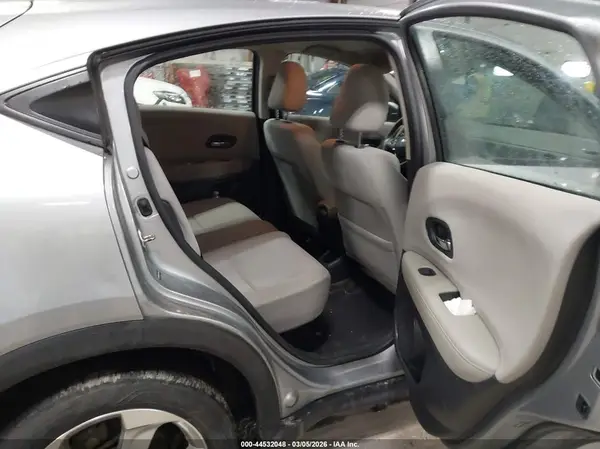 3CZRU6H3XJG717588 2018 HONDA HR-V - Image 8