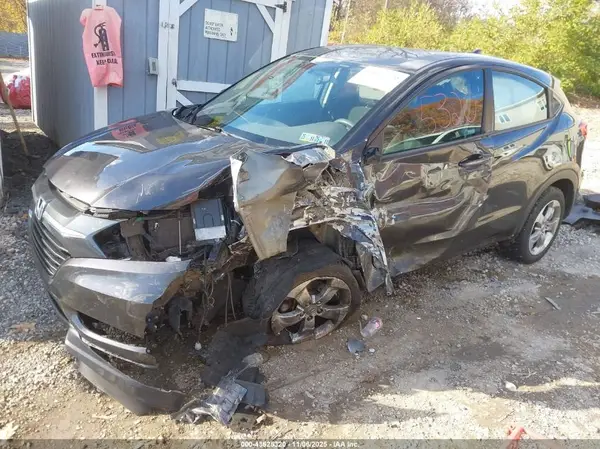 3CZRU6H3XJG725318 2018 HONDA HR-V - Image 2