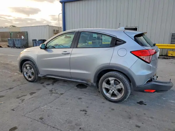 3CZRU6H3XJG727425 2018 HONDA HR-V - Image 2
