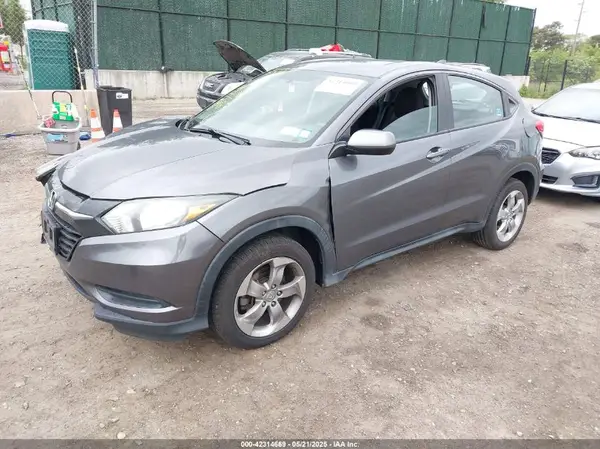 3CZRU6H3XJG728090 2018 HONDA HR-V - Image 2