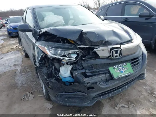 3CZRU6H3XKG707855 2019 HONDA HR-V - Image 1