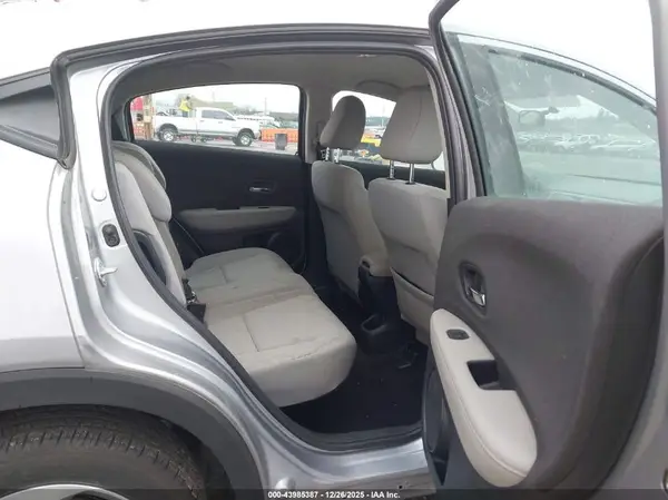 3CZRU6H3XMM747678 2021 HONDA HR-V - Image 8