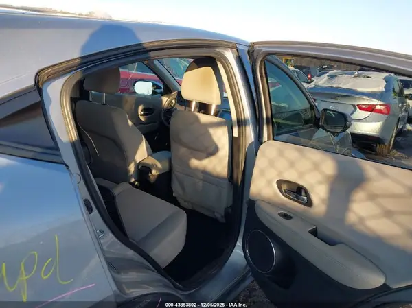 3CZRU6H50HM704457 2017 HONDA HR-V - Image 8
