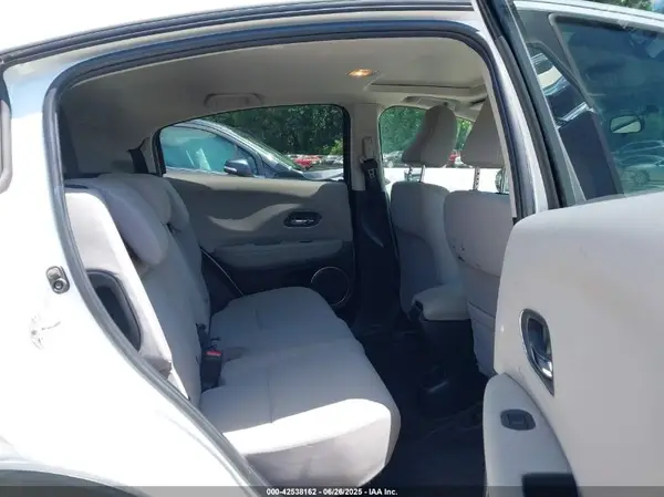 3CZRU6H50JM706019 2018 HONDA HR-V - Image 8
