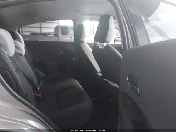 3CZRU6H50KM702408 2019 HONDA HR-V - Image 8