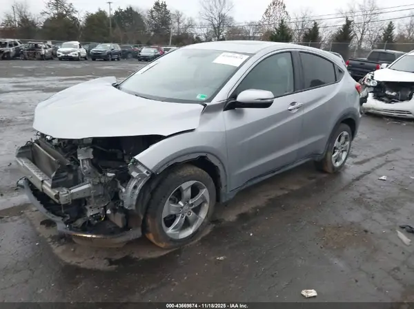 3CZRU6H51HM710364 2017 HONDA HR-V - Image 2