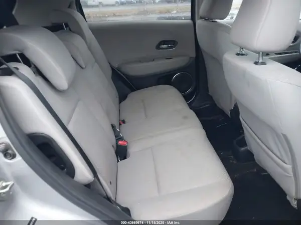 3CZRU6H51HM710364 2017 HONDA HR-V - Image 8