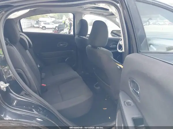 3CZRU6H51HM722756 2017 HONDA HR-V - Image 8