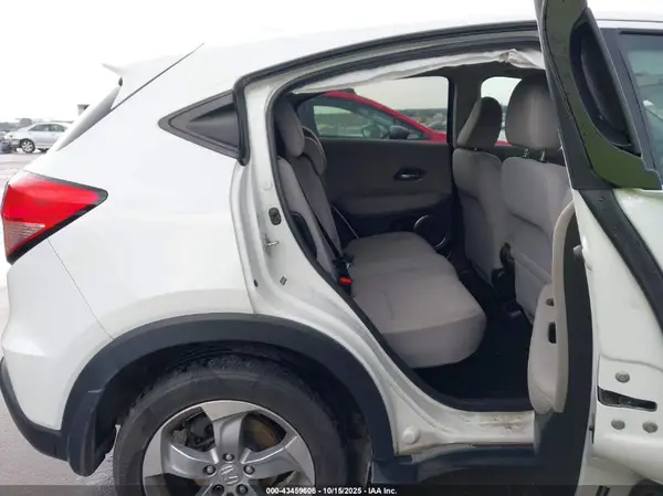 3CZRU6H51HM733420 2017 HONDA HR-V - Image 8