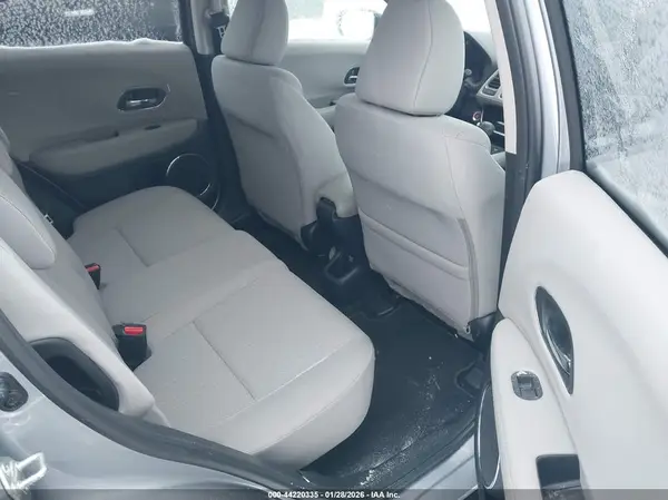 3CZRU6H51JG715570 2018 HONDA HR-V - Image 8