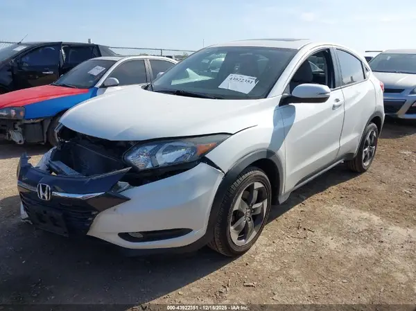 3CZRU6H51JM723976 2018 HONDA HR-V - Image 2