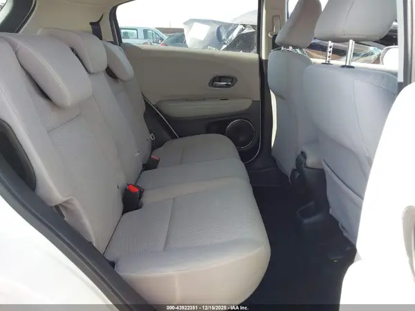 3CZRU6H51JM723976 2018 HONDA HR-V - Image 8