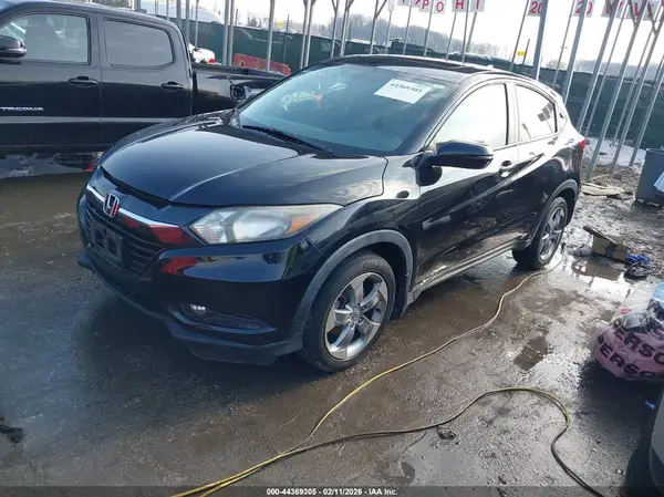 3CZRU6H52HG706175 2017 HONDA HR-V - Image 2