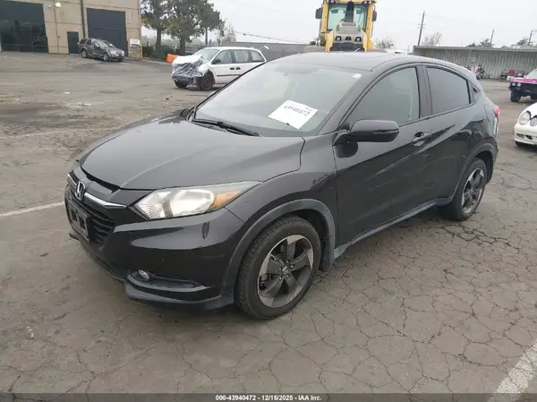 3CZRU6H52JG708899 2018 HONDA HR-V - Image 2