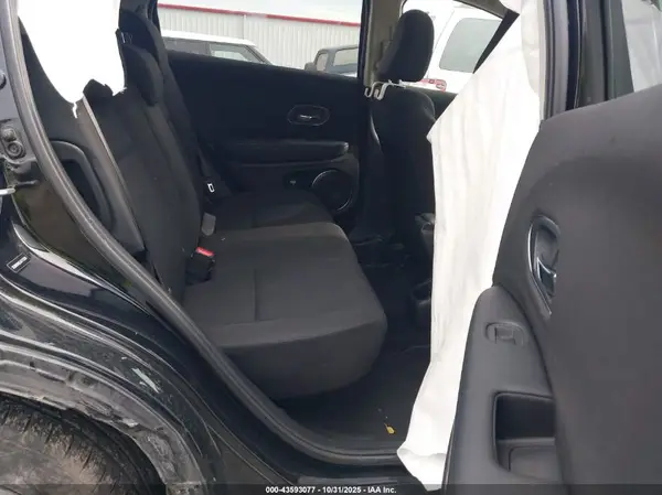 3CZRU6H52JG715335 2018 HONDA HR-V - Image 8