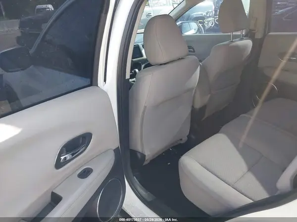 3CZRU6H52JM715630 2018 HONDA HR-V - Image 8