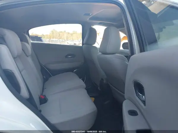 3CZRU6H52JM718513 2018 HONDA HR-V - Image 8